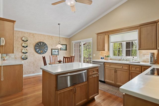 8 Briarwood Lane, Rock Island, IL 61201