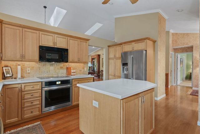 8 Briarwood Lane, Rock Island, IL 61201