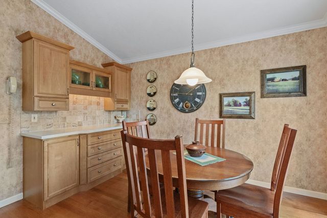 8 Briarwood Lane, Rock Island, IL 61201