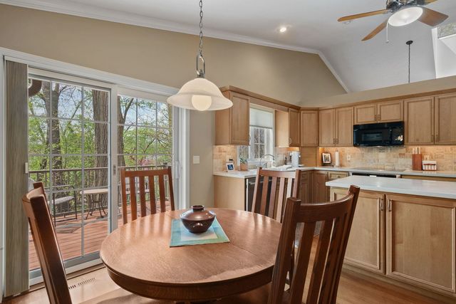 8 Briarwood Lane, Rock Island, IL 61201