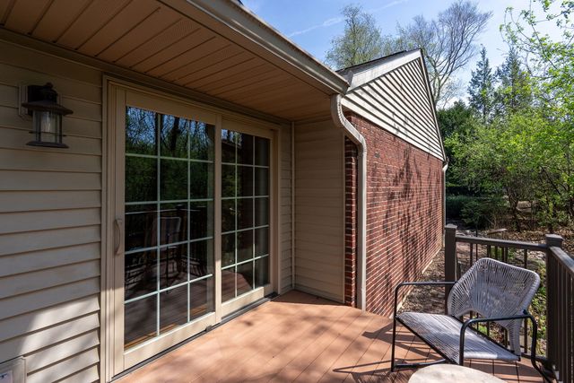 8 Briarwood Lane, Rock Island, IL 61201