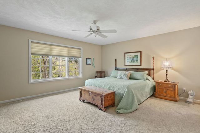 8 Briarwood Lane, Rock Island, IL 61201