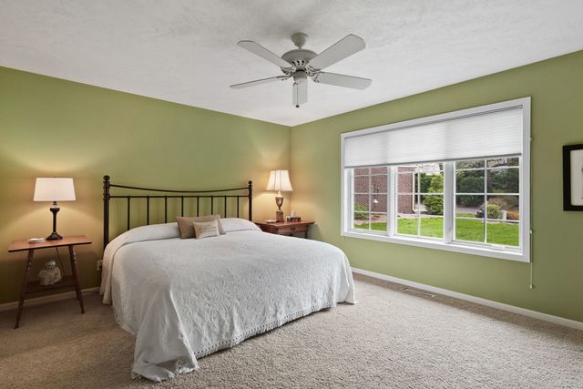 8 Briarwood Lane, Rock Island, IL 61201