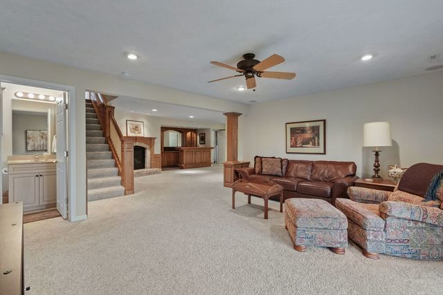 8 Briarwood Lane, Rock Island, IL 61201