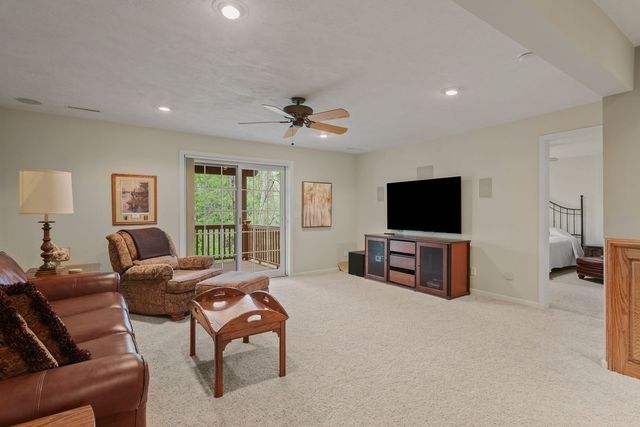 8 Briarwood Lane, Rock Island, IL 61201