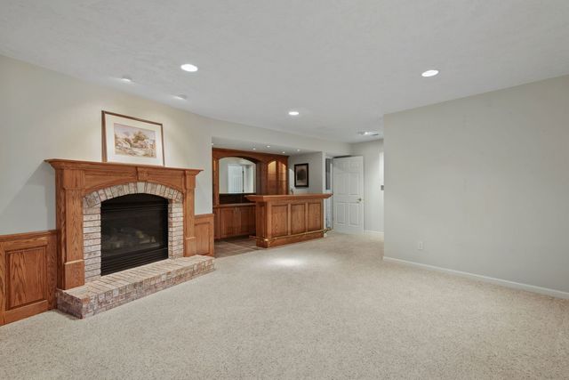 8 Briarwood Lane, Rock Island, IL 61201