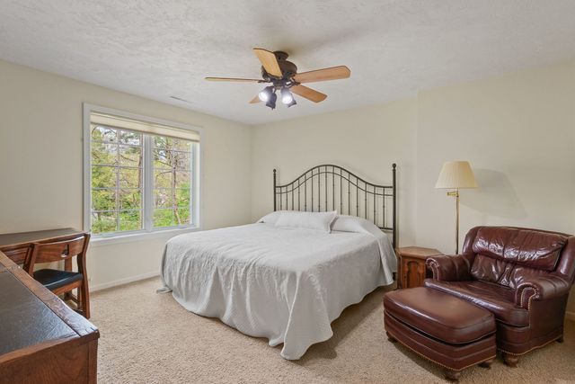 8 Briarwood Lane, Rock Island, IL 61201