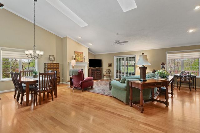 8 Briarwood Lane, Rock Island, IL 61201
