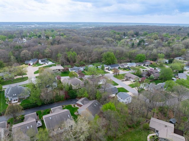 8 Briarwood Lane, Rock Island, IL 61201
