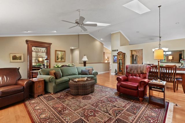 8 Briarwood Lane, Rock Island, IL 61201