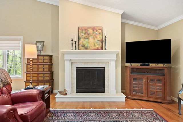 8 Briarwood Lane, Rock Island, IL 61201