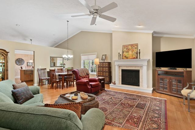 8 Briarwood Lane, Rock Island, IL 61201