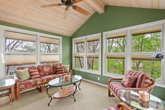 8 Briarwood Lane, Rock Island, IL 61201