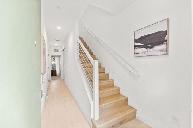 392 Midstream Ln, West Sacramento, CA 95605