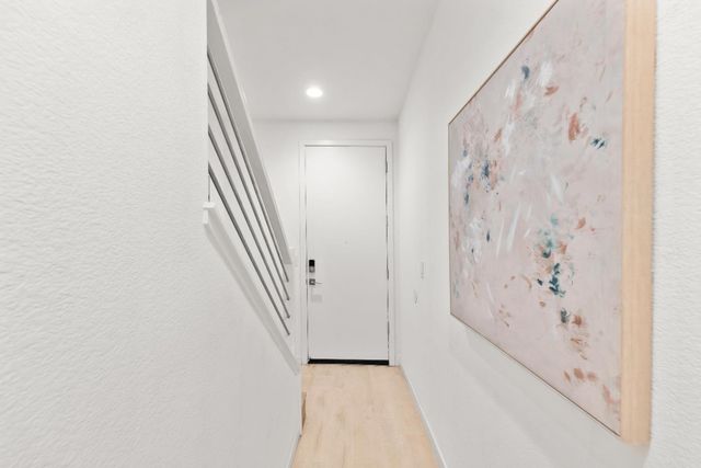 392 Midstream Ln, West Sacramento, CA 95605