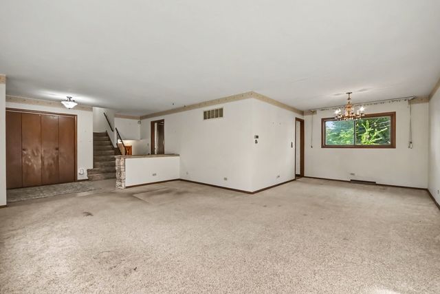 940 Ridgeland Avenue, Mundelein, IL 60060