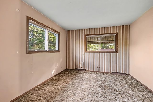 940 Ridgeland Avenue, Mundelein, IL 60060