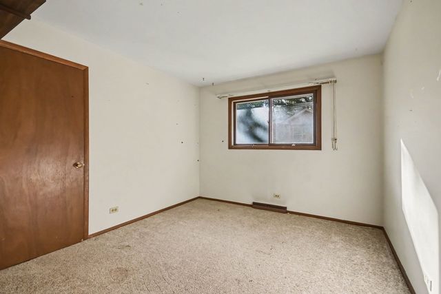 940 Ridgeland Avenue, Mundelein, IL 60060