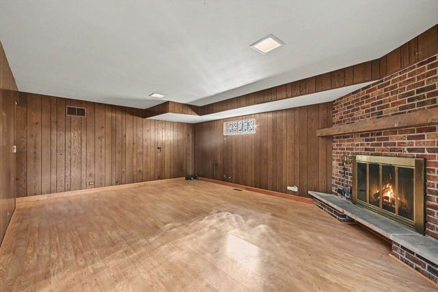 940 Ridgeland Avenue, Mundelein, IL 60060