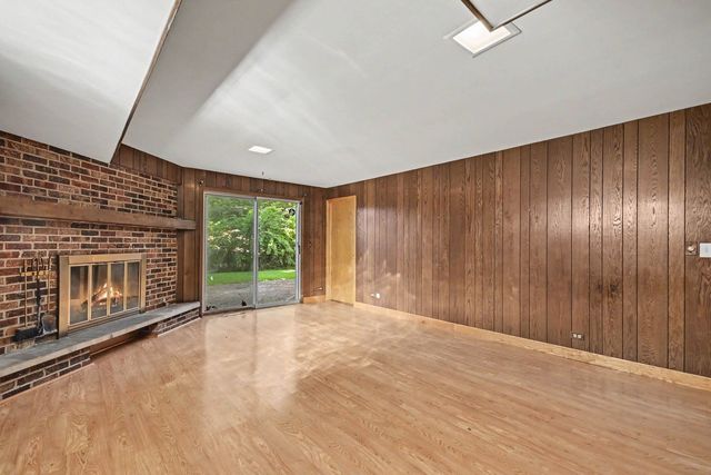 940 Ridgeland Avenue, Mundelein, IL 60060