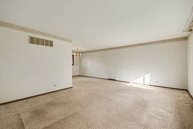 940 Ridgeland Avenue, Mundelein, IL 60060