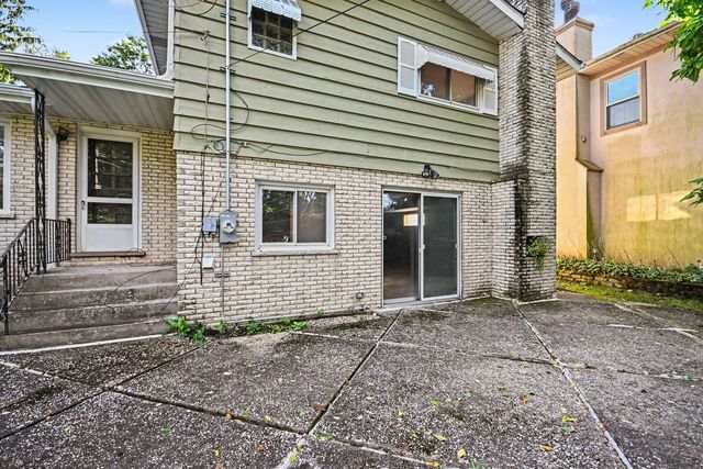 940 Ridgeland Avenue, Mundelein, IL 60060