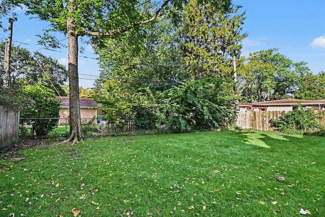 940 Ridgeland Avenue, Mundelein, IL 60060