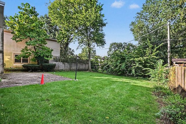 940 Ridgeland Avenue, Mundelein, IL 60060