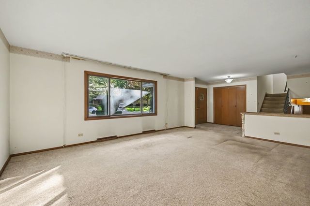 940 Ridgeland Avenue, Mundelein, IL 60060