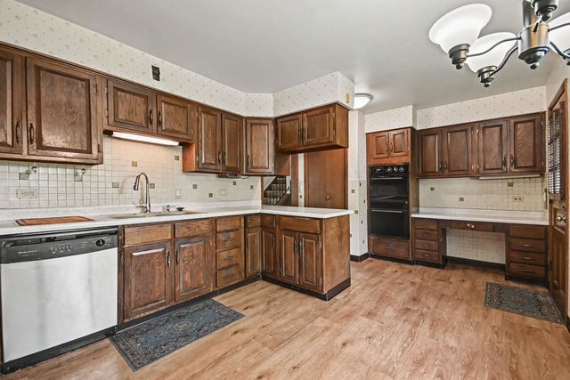 940 Ridgeland Avenue, Mundelein, IL 60060