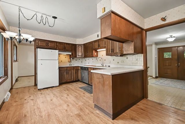 940 Ridgeland Avenue, Mundelein, IL 60060