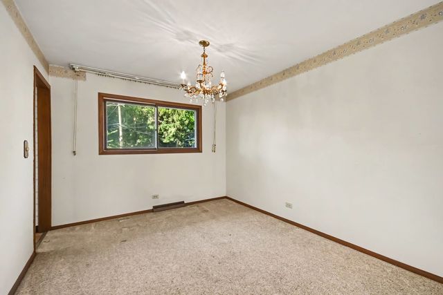 940 Ridgeland Avenue, Mundelein, IL 60060