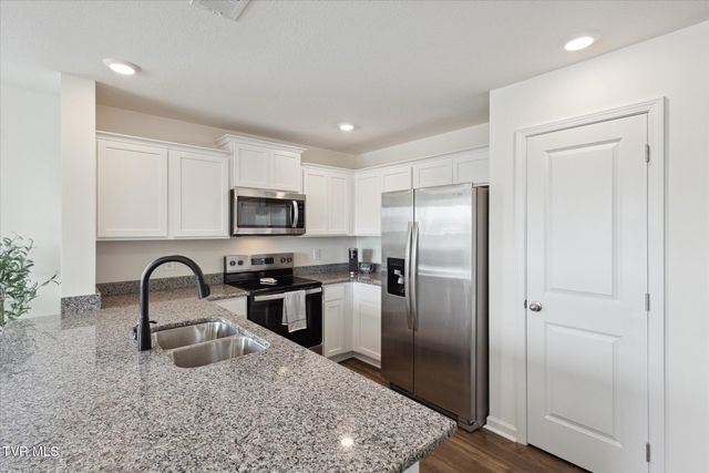 115 Raceday Center Drive, F-4, Bristol, TN 37620