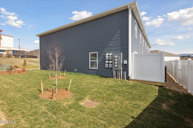 115 Raceday Center Drive, F-4, Bristol, TN 37620