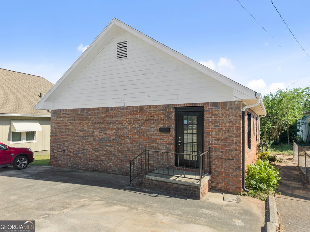 160 E Currahee Street, Toccoa, GA 30577 — photo 2