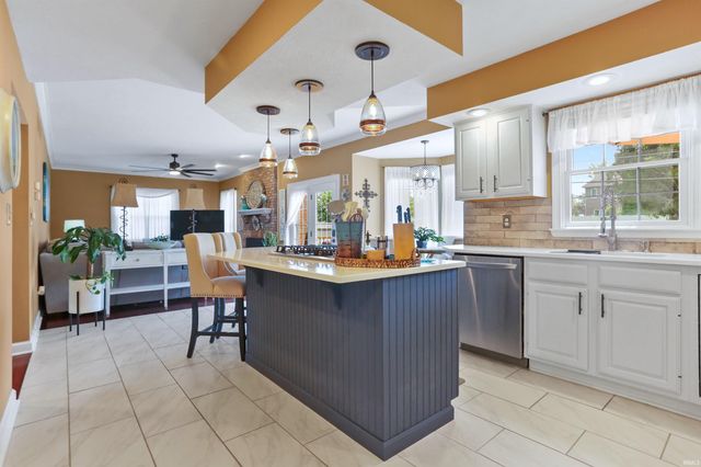 3477 Brookfield Drive, Newburgh, IN 47630