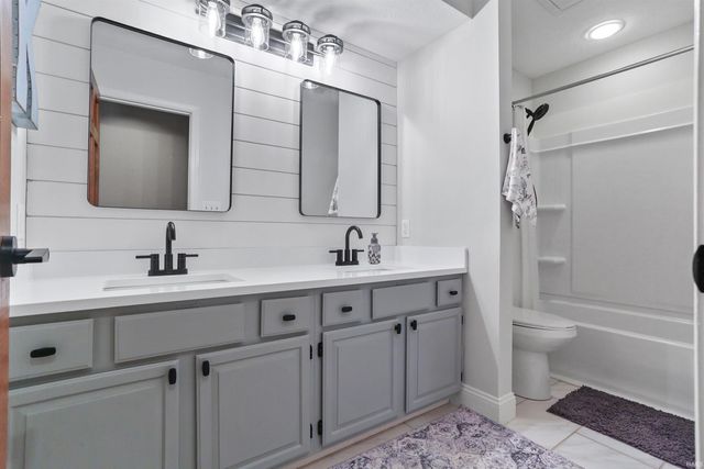 3477 Brookfield Drive, Newburgh, IN 47630