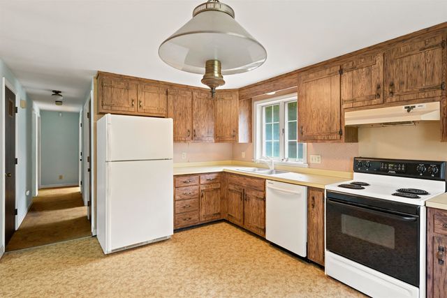 39 Old Center Harbor Road, Meredith, NH 03253