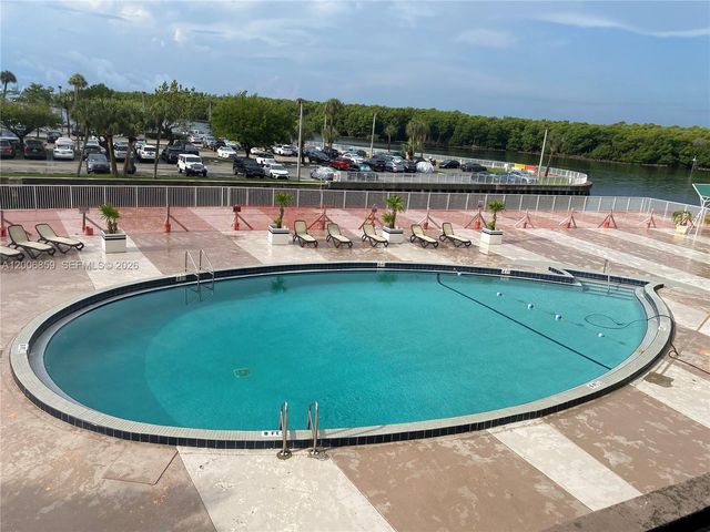 400 Kings Point Dr 608, Sunny Isles Beach, FL 33160