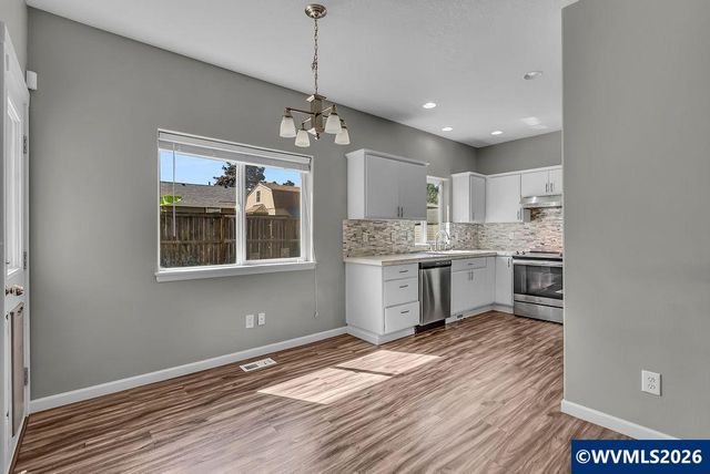 433 S Main St, Mt Angel, OR 97362