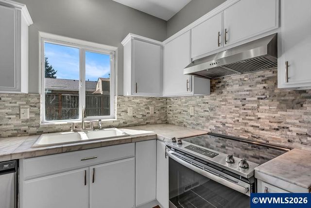 433 S Main St, Mt Angel, OR 97362