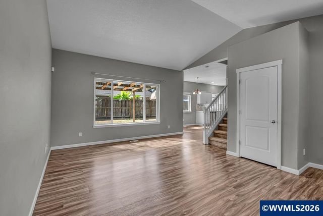 433 S Main St, Mt Angel, OR 97362