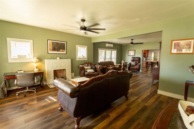 340 a W 3rd Street, Baird, TX 79504