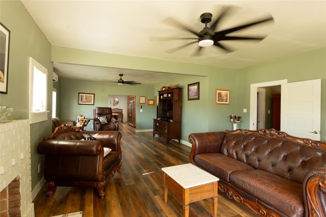 340 a W 3rd Street, Baird, TX 79504