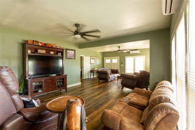 340 a W 3rd Street, Baird, TX 79504