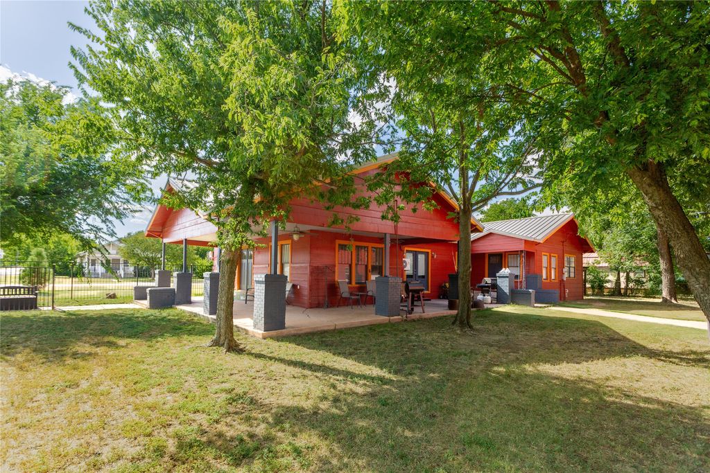 340 a W 3rd Street, Baird, TX 79504