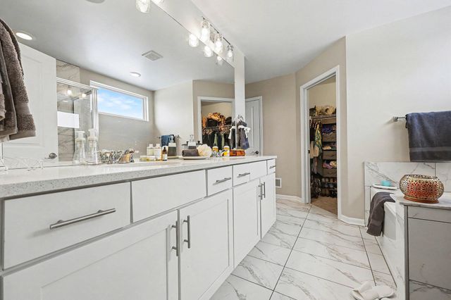 16089 Diamante Drive, Macomb Twp, MI 48044