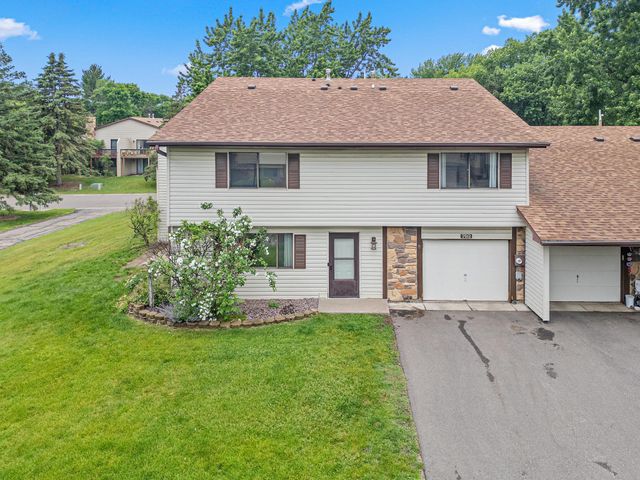 792 Tanglewood Drive, Shoreview, MN 55126