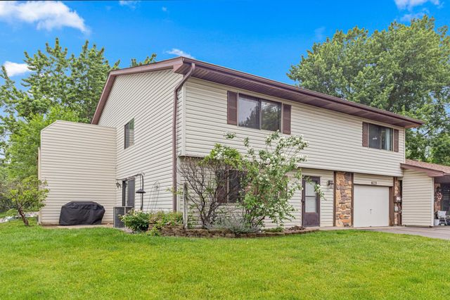 792 Tanglewood Drive, Shoreview, MN 55126