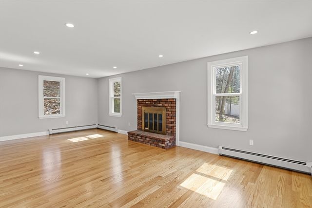 25 Rock Rd, Tyngsborough, MA 01879